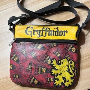——SOLD!!!!!!—— Loungefly Harry Potter Hogwarts Gryffindor Cross Body Bag Purse
